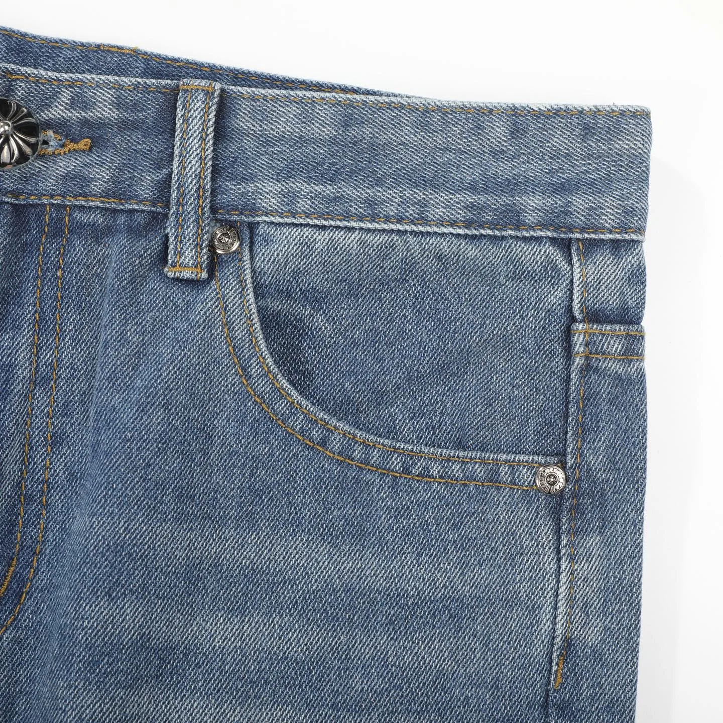 P230 Chrome Hearts CH/Chrome Hearts Classic Blue Pants Black Cross Patched Leather Jeans. Original purchased and patterned. Really restores the ultimate texture of Vintage. Special Italian cowhide print and then cut. Customized sheepskin three-layer thick line leather. The whole body is spliced in heavy water washing process. Craftsmen hand-splashed ink. You can see the details. Three-dimensional cutting version. Loose and comfortable. Not picky on the figure. Makes taller and slimmer. Factory Seiko. Original quality control. Same style for men and women. Can be matched with couples. Versatile recommendation. Essential jeans for all seasons Color: blue Size: 28-36 (S-XXL)